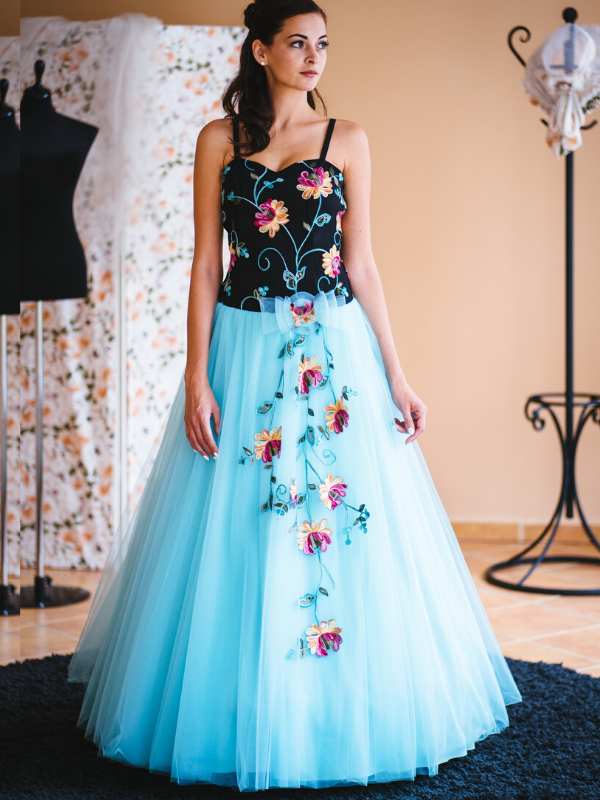 Alkalmi és szalagavatós ruhák a kaposvári Mátka Esküvői Ruhaszalonban 24