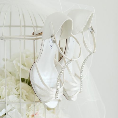 G. Westerleigh cipők a kaposvári Mátka Esküvői Ruhaszalonban (2)
