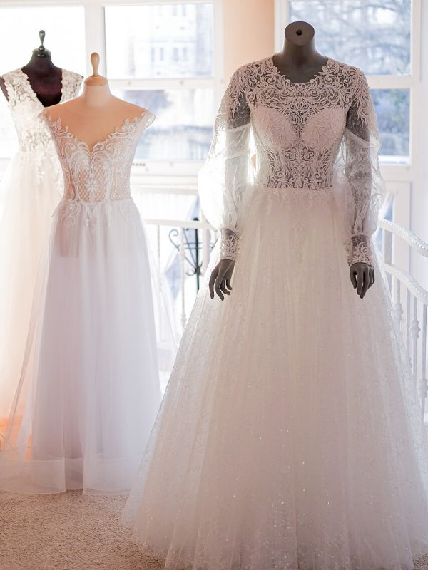 Hosszú ujjú menyasszonyi ruhák a kaposvári Mátka Esküvői Ruhaszalonnál (2)