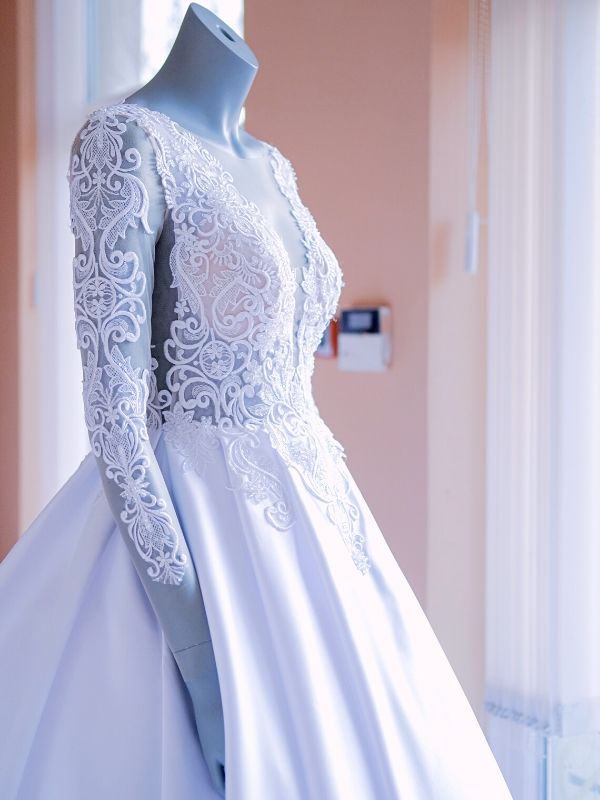 Hosszú ujjú menyasszonyi ruhák a kaposvári Mátka Esküvői Ruhaszalonnál (3)