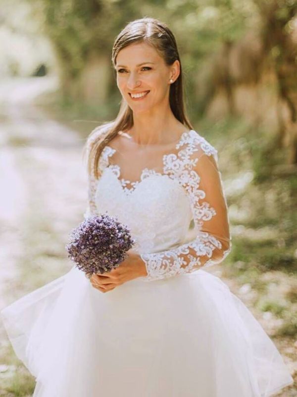 Hosszú ujjú menyasszonyi ruhák a kaposvári Mátka Esküvői Ruhaszalonnál (8)
