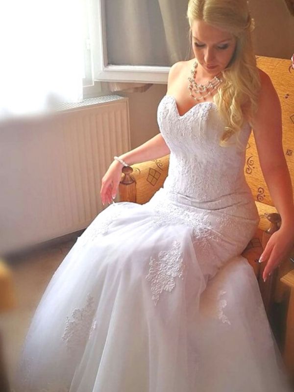 Pántnélküli menyasszonyi ruhák a kaposvári Mátka Esküvői Ruhaszalonnál (11)