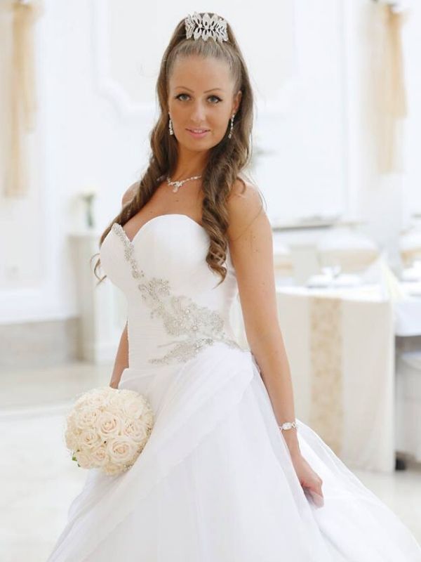 Pántnélküli menyasszonyi ruhák a kaposvári Mátka Esküvői Ruhaszalonnál (9)