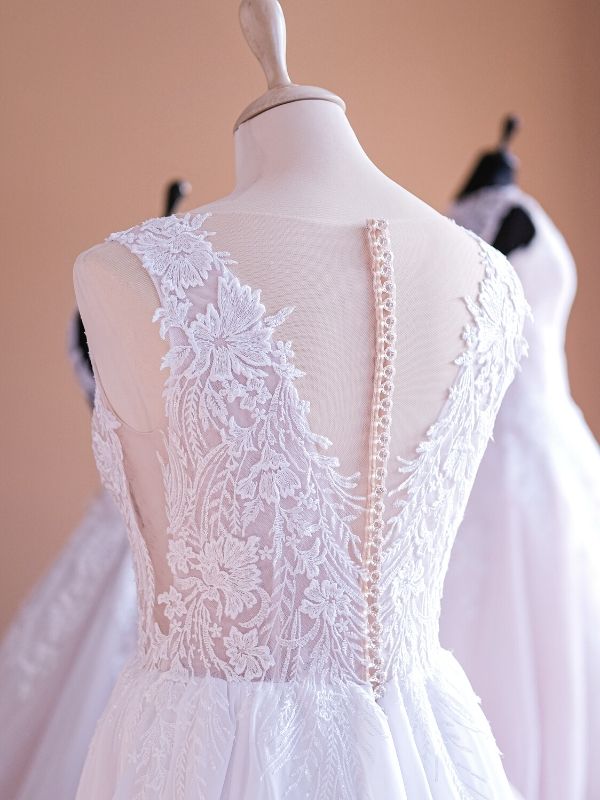 Érdekes hűtmegoldású menyasszonyi ruhák a kaposvári Mátka Esküvői Ruhaszalonnál (1)