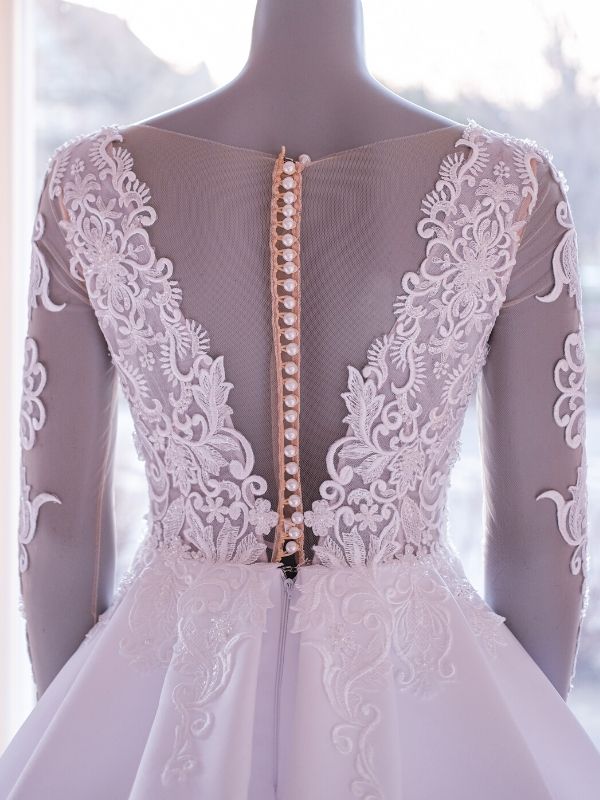 Érdekes hűtmegoldású menyasszonyi ruhák a kaposvári Mátka Esküvői Ruhaszalonnál (2)